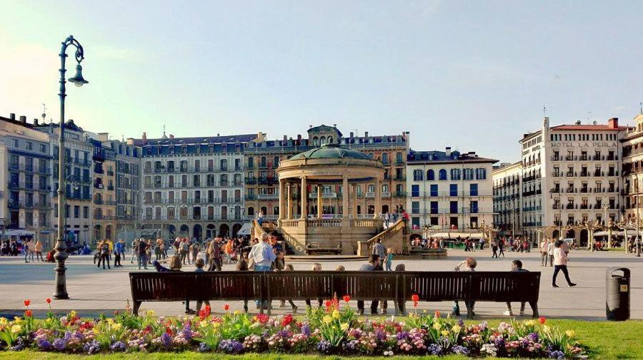 Espacioso Apartamento En El Centro De Pamplona Esterno foto