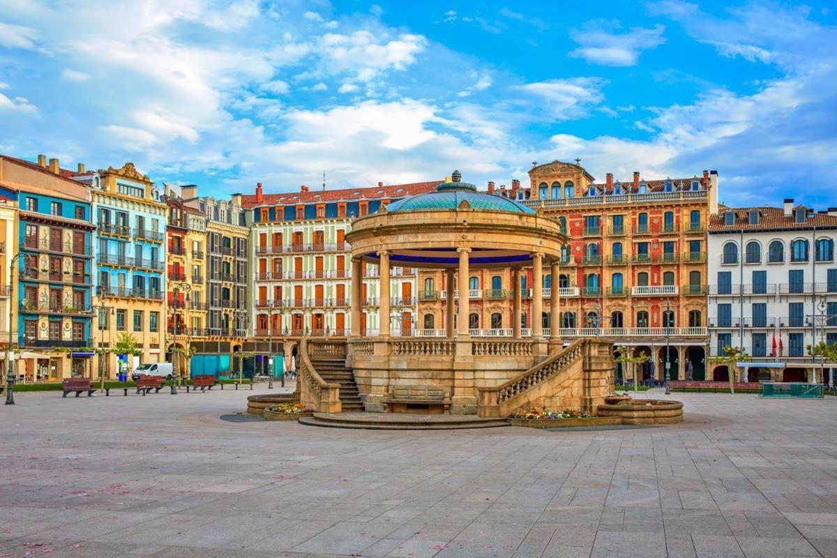 Espacioso Apartamento En El Centro De Pamplona Esterno foto
